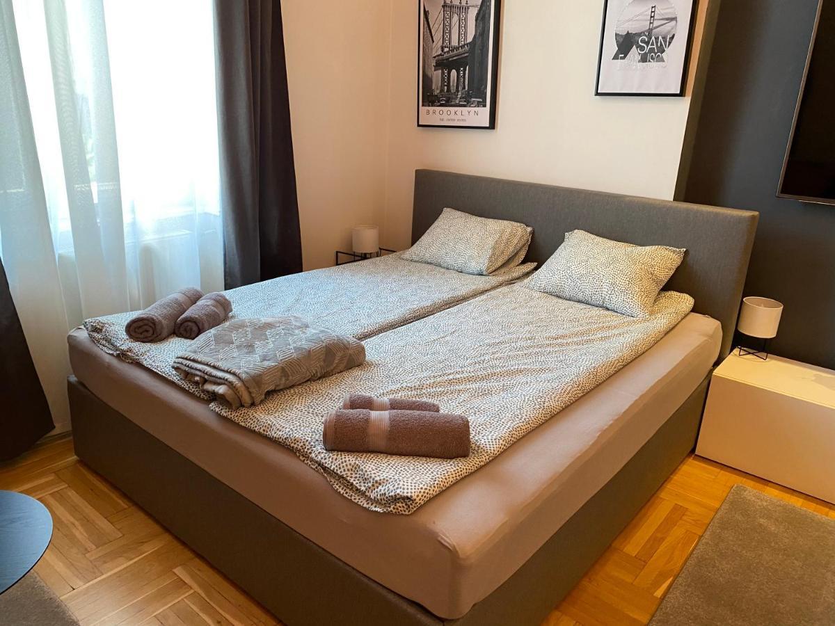 Stylish Apartment by the Vígszínház Theater Budapest Esterno foto