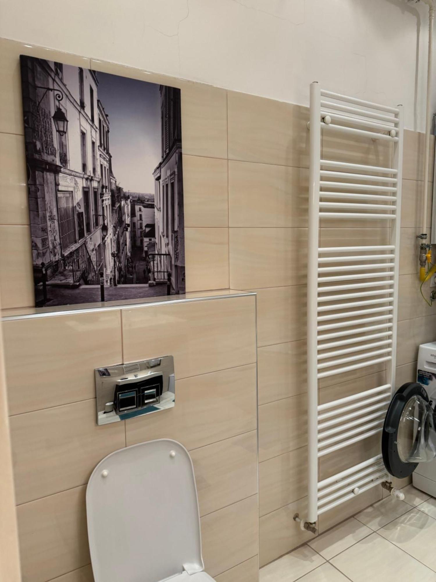 Stylish Apartment by the Vígszínház Theater Budapest Esterno foto